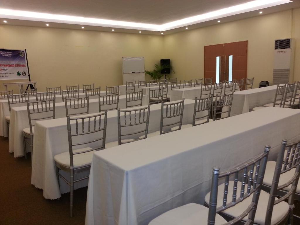 Parkway Hotel Суригао Екстериор снимка